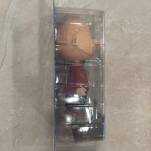 Charlie Brown Christmas with Cap and Pathetic Tree Poseable, NWOT - Picture 7 of 10